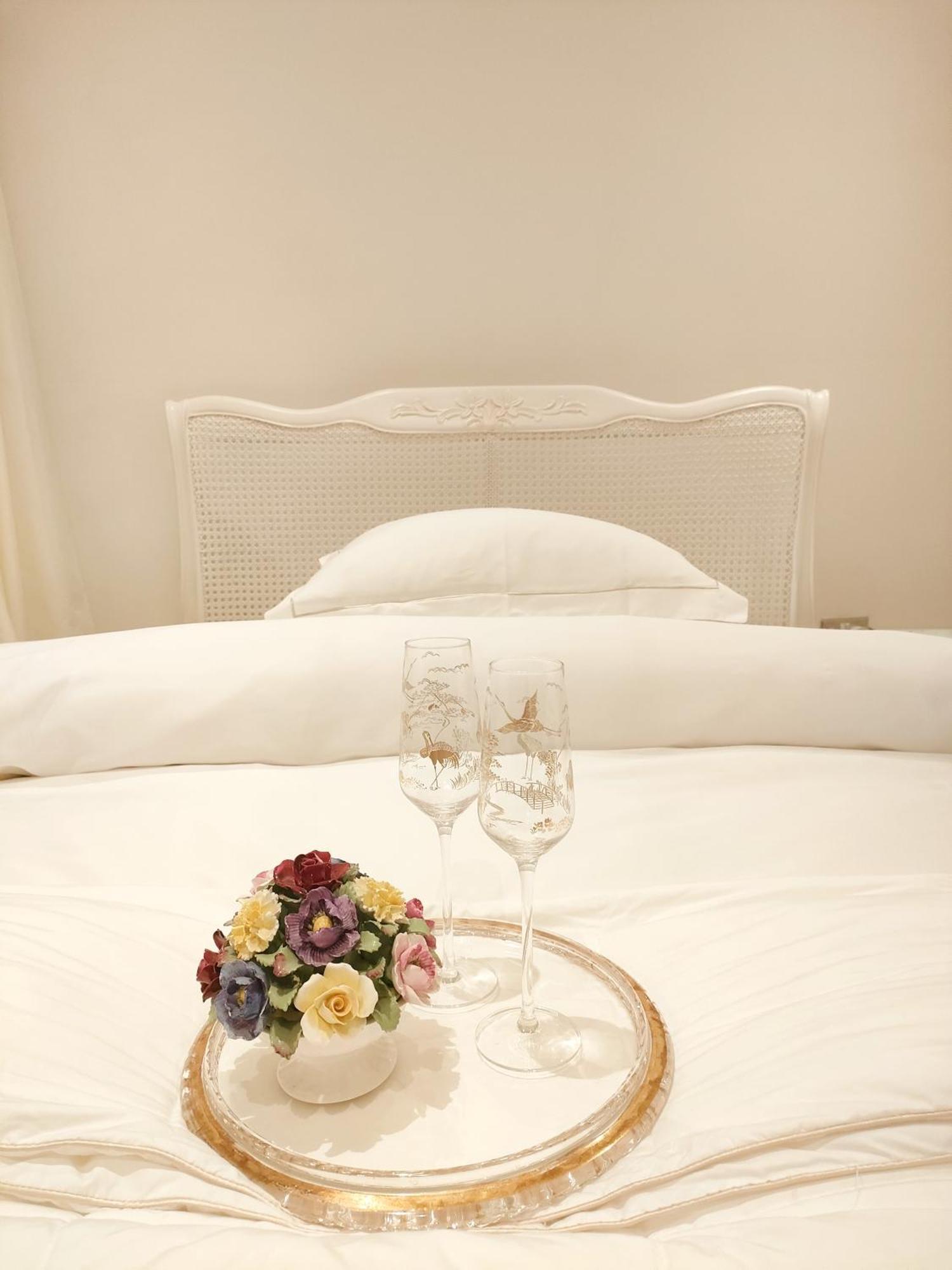 Versailles Nottingham Luaran gambar